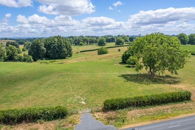 36 Bell Road Ngahinapouri_1