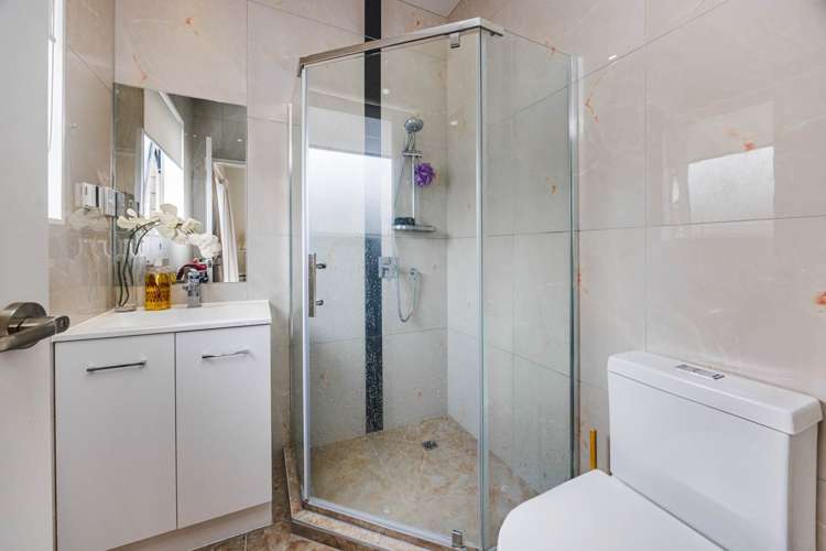 5 Castlederg Drive Flat Bush_14