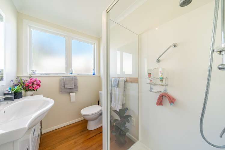 2/32 Bay Street Petone_8