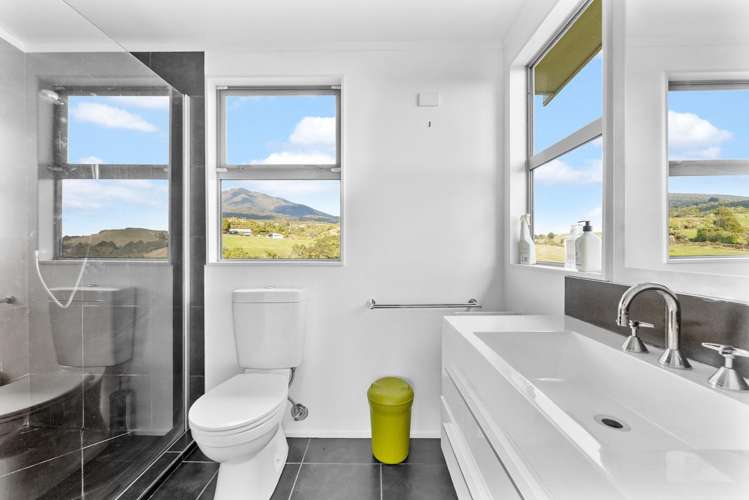 664 Upper Pitone Road Oakura_13