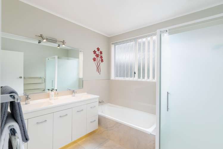 14 Akatea Road Korokoro_11