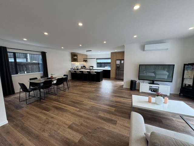 Stunning Three Bedroom in Sought After Queenwood