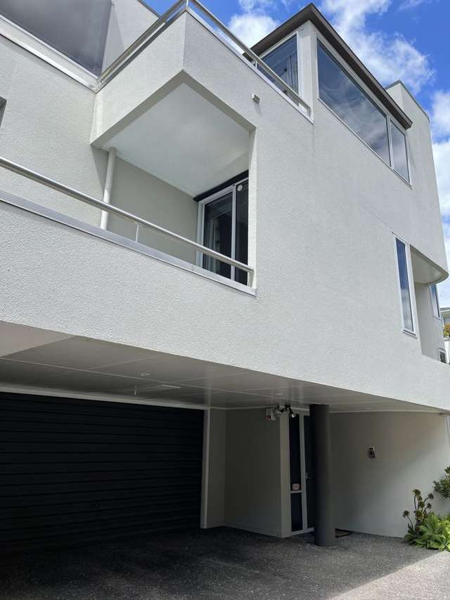 2/14 Takutai Avenue Bucklands Beach_2