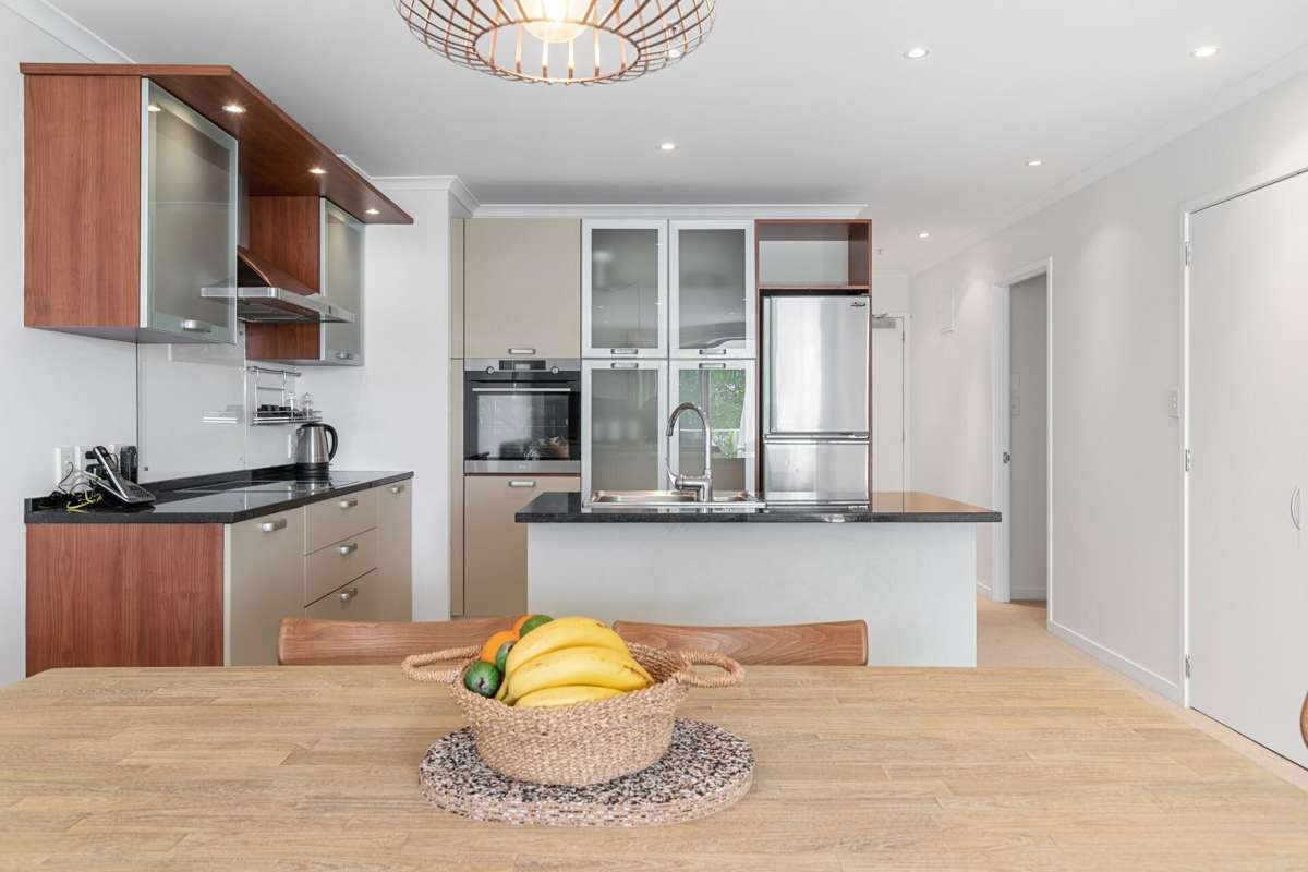 206/136 Marine Parade_3