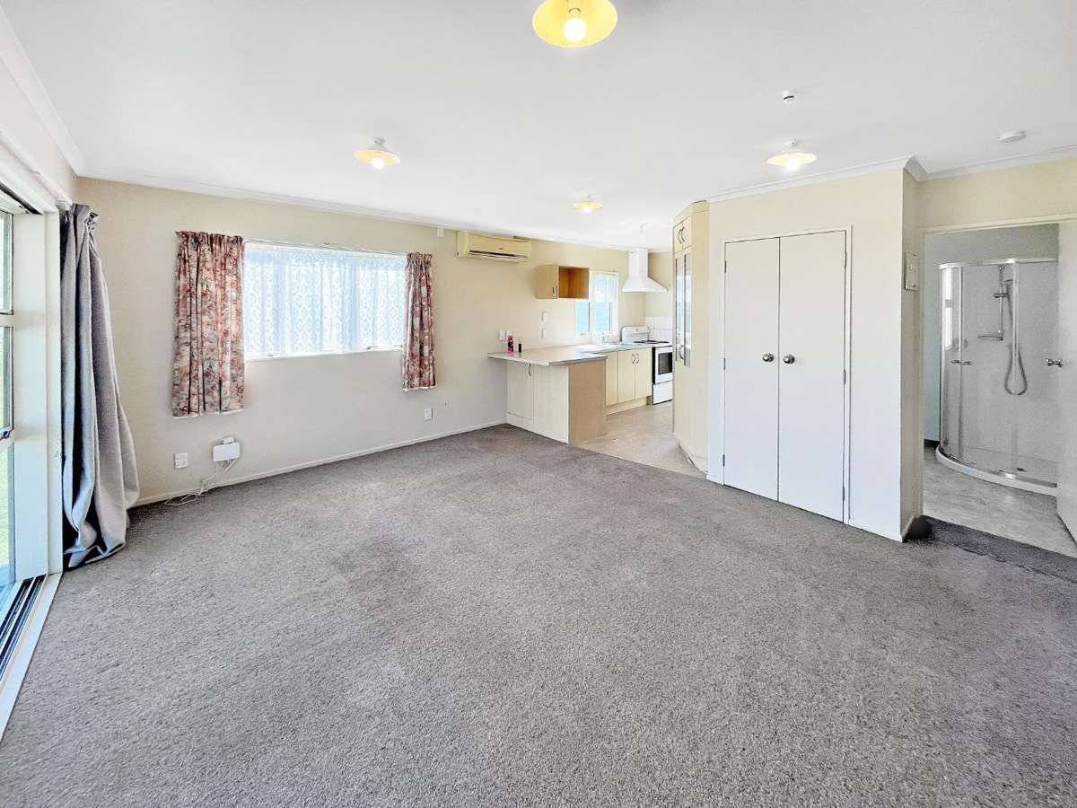 2 Bedrooms 4