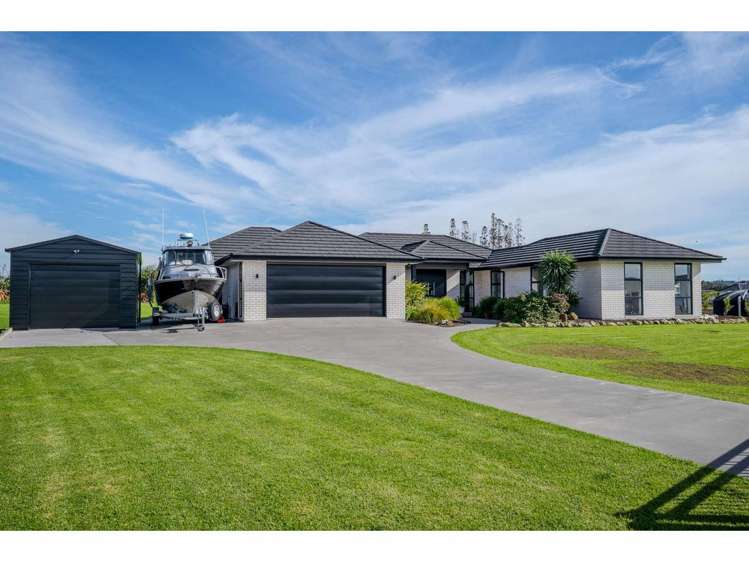 11 The Lakes Drive_0