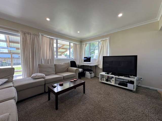 8 Lyndon Place Manurewa_4