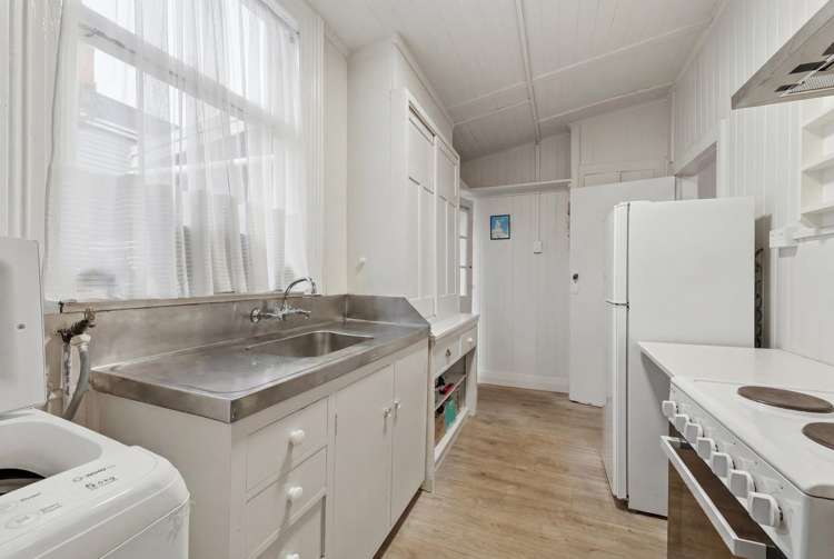 377 & 377A South Road Caversham_12