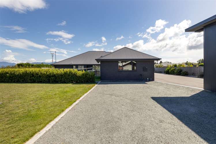 37 Birchwood Avenue Burleigh_49