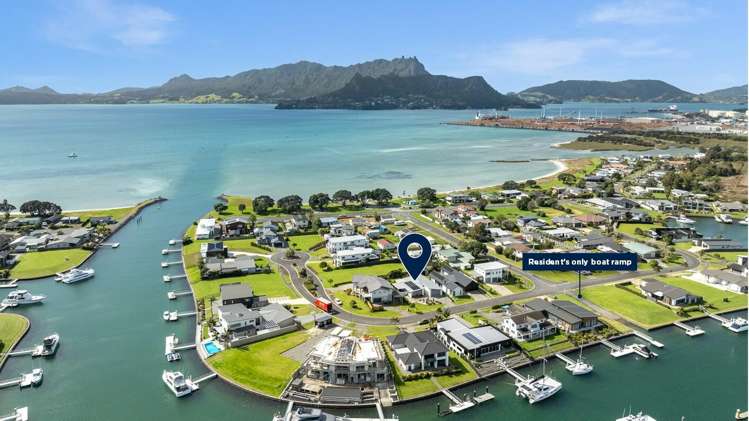 6 Fred Carr Place One Tree Point_22