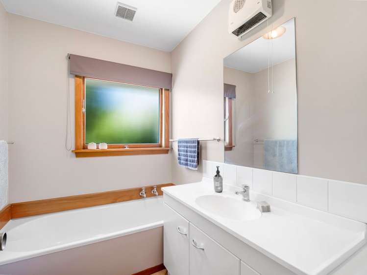 63 Moffat Drive Lincoln_19