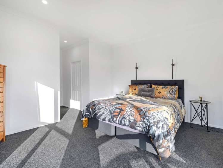 1 Shakespeare Road Bastia Hill_18