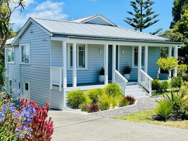 Stylish Hamptons living with views, prime position