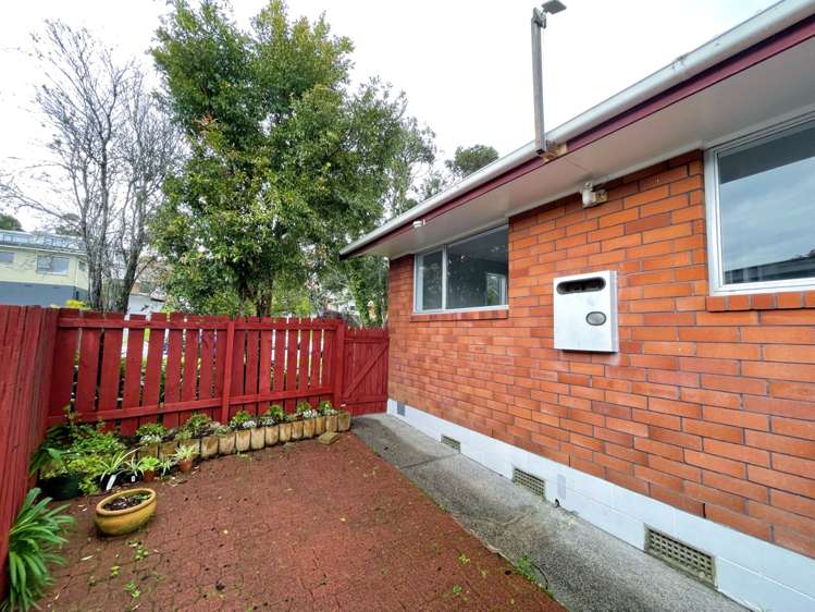 2/82 Moore Street Hillcrest_16