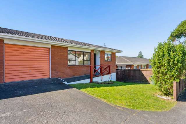 Solid Brick & Tile Beauty – Sunny & Walk to Train!