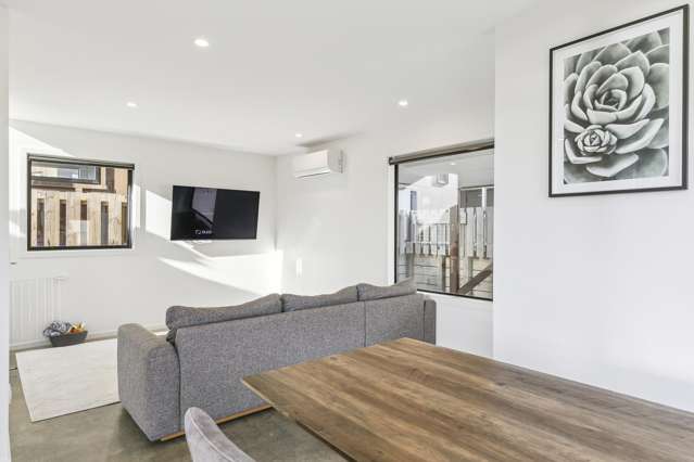 8 Astelia Way Woodridge_4
