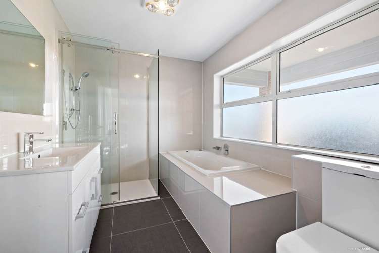 79 Intrepid Crescent Beachlands_8