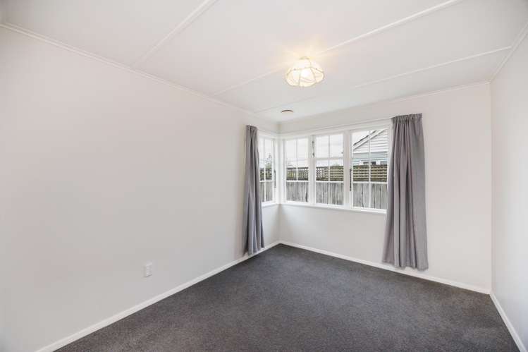 654 Featherston Street Roslyn_11