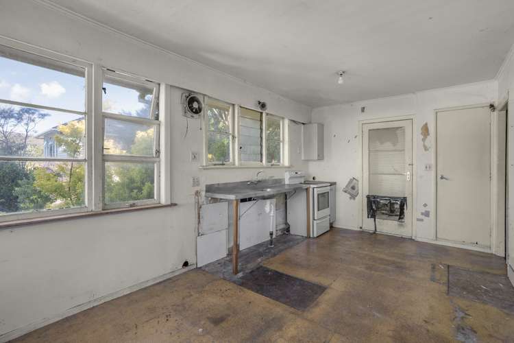 8 Stokes Valley Road Stokes Valley_1