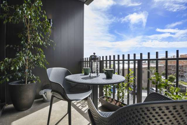 204/10 Awataha Drive Northcote_4