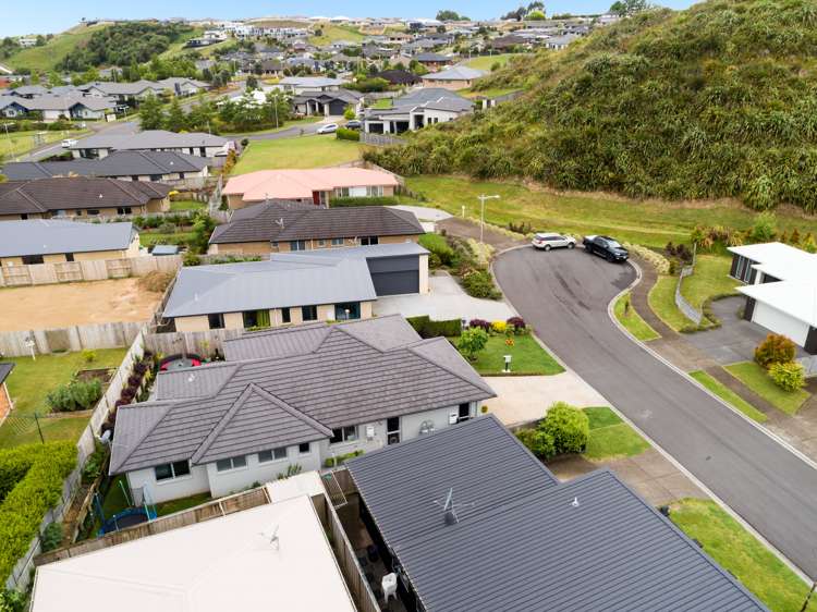 3 Fender Close Pyes Pa_17