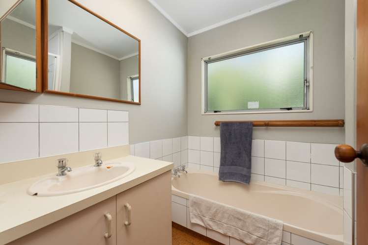 32 Meadowland Street Matua_13