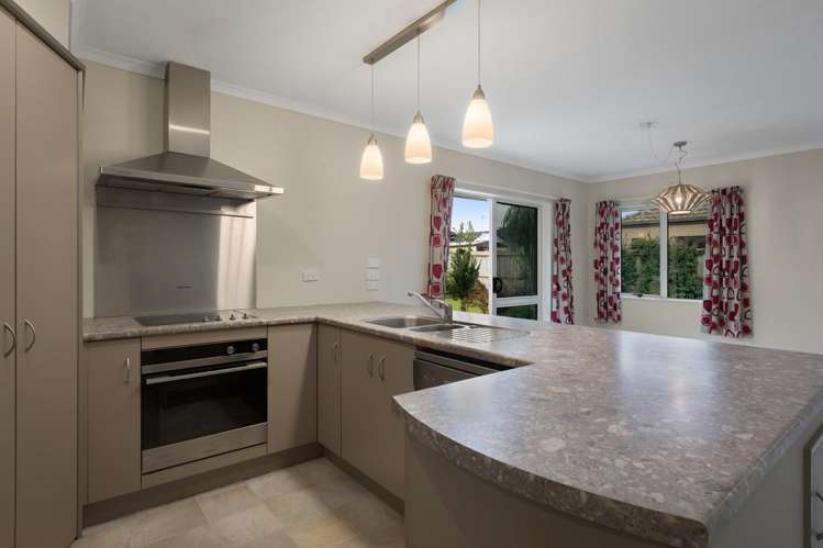36 Longmynd Drive_5