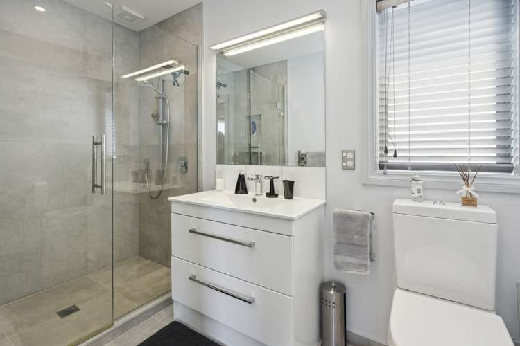 71 Endeavour Drive Whitby_20