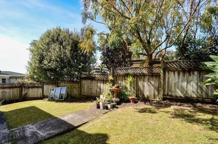 1 Wakeling Avenue Te Atatu South_23