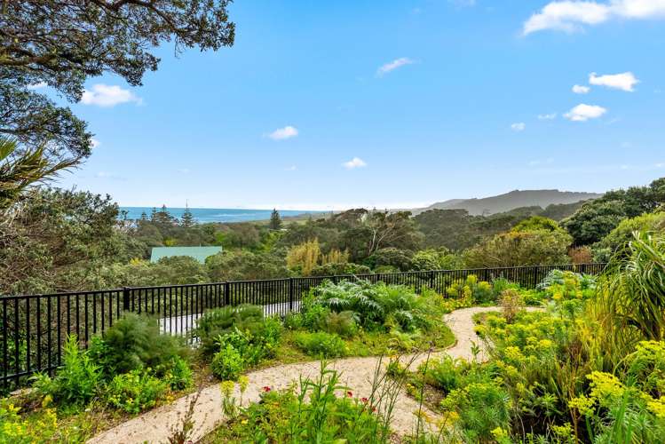 27 Domain Crescent Muriwai Beach_26