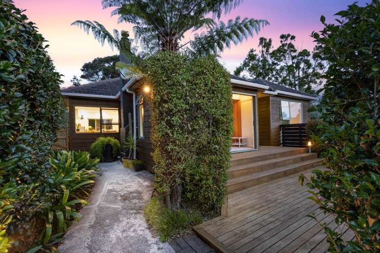 8 Rimutaka Place Titirangi_11