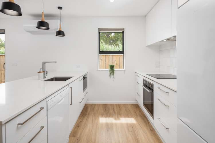 32a Harvard Road Burleigh_8