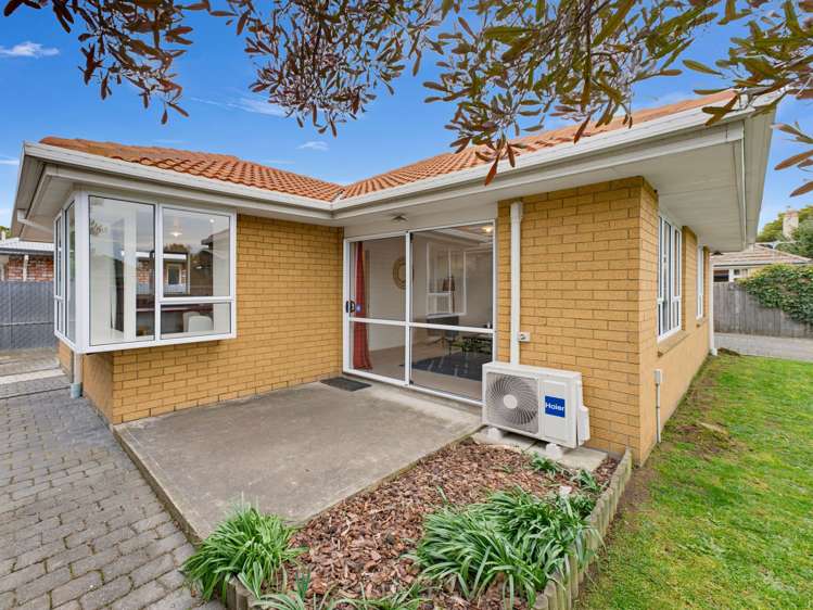 2/2 Bentley Street Russley_18