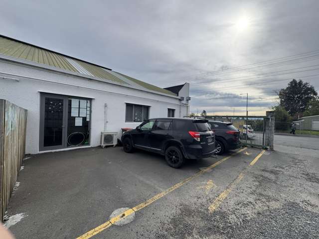 Office/405-407 King Street North Hastings_1