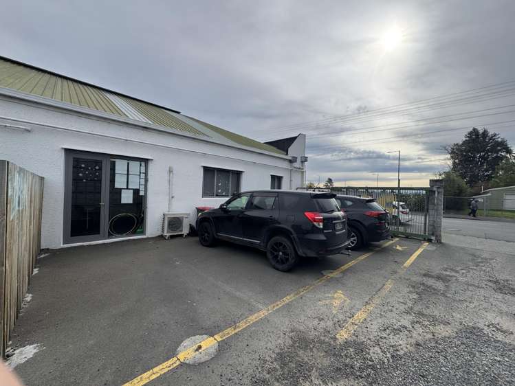 Office/405-407 King Street North Hastings_1