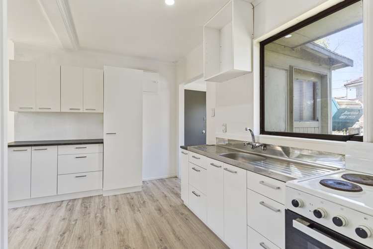 17 Titirangi Road New Lynn_7