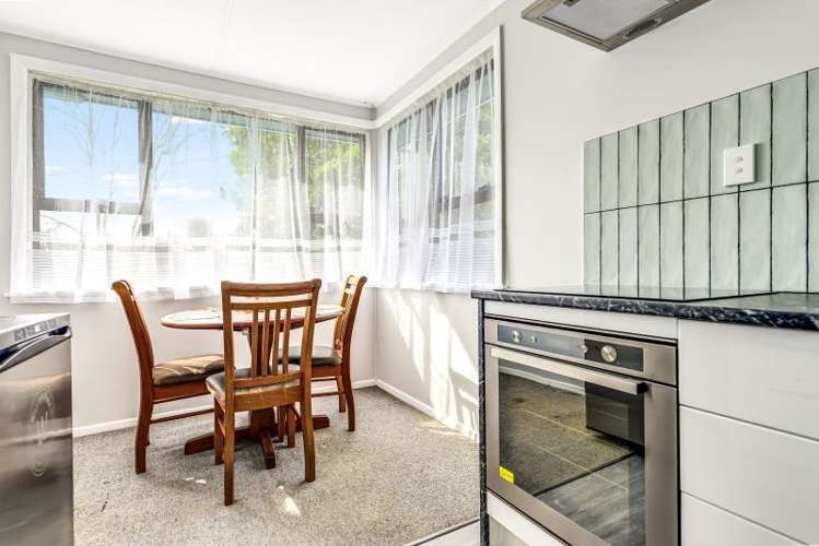 40 Montgomery Crescent Bader_17