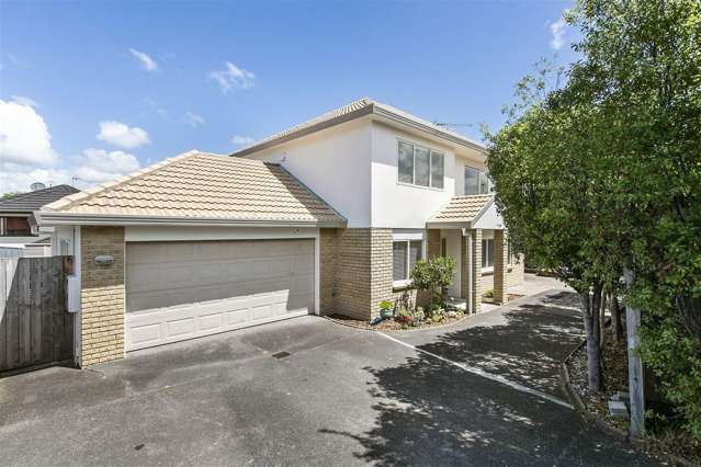 Spacious 4-Bedroom Family Home in Prime Highland Park Location