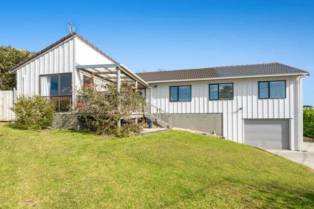Light and Bright-Family Living in a Prime Location
