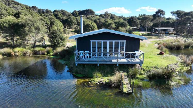 1550 Glenora Road Akitio_42