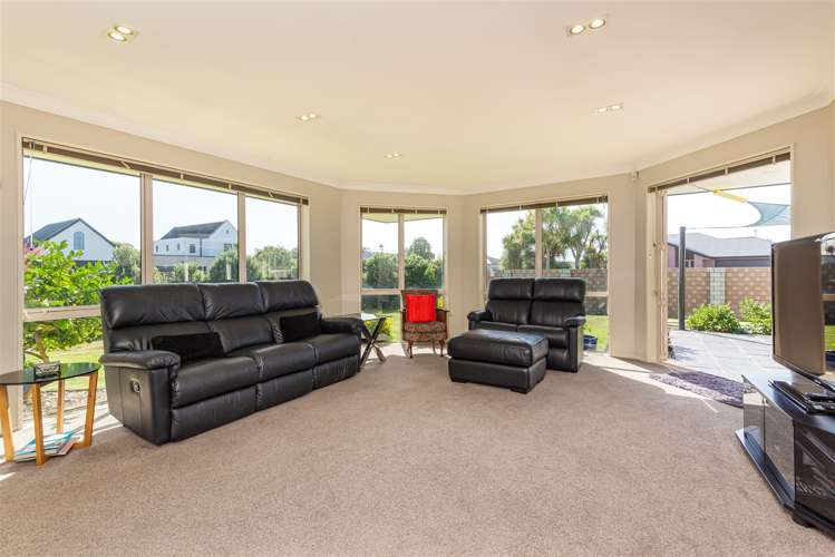 2 Shearwater Drive Woolston_10