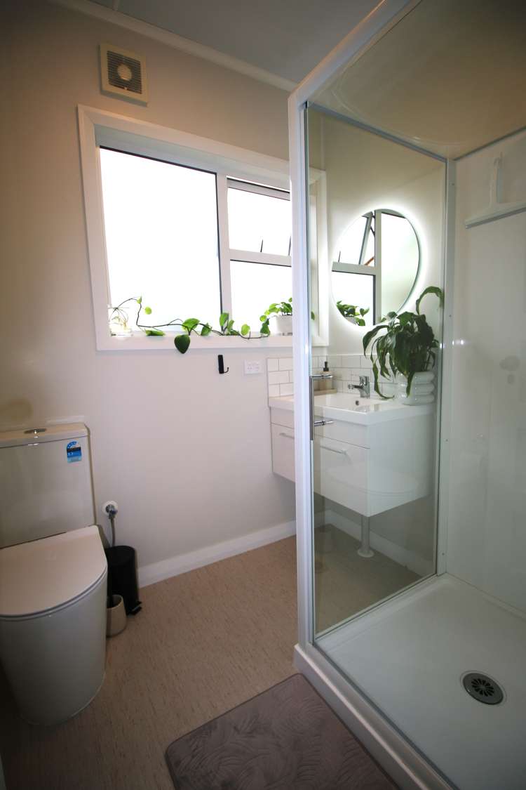 47 Tahi Terrace Glen Eden_13