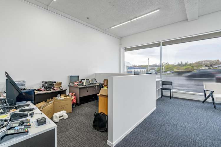 228 Dee Street and 11 Earnslaw Street Avenal_19