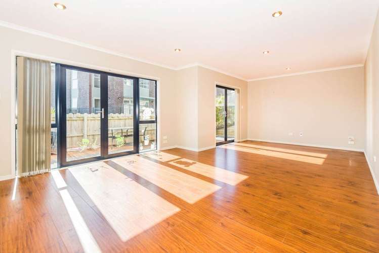 93 Fernhill Way Oteha_5