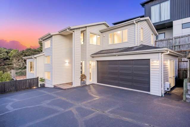 A Luxury within walking distance Rangitoto School!