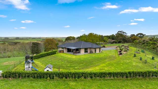 Lifestyle Home Minutes from Waiuku!