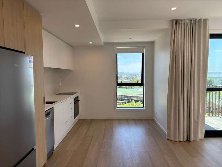 502/2B Te Ara Taurapa Point Chevalier_1