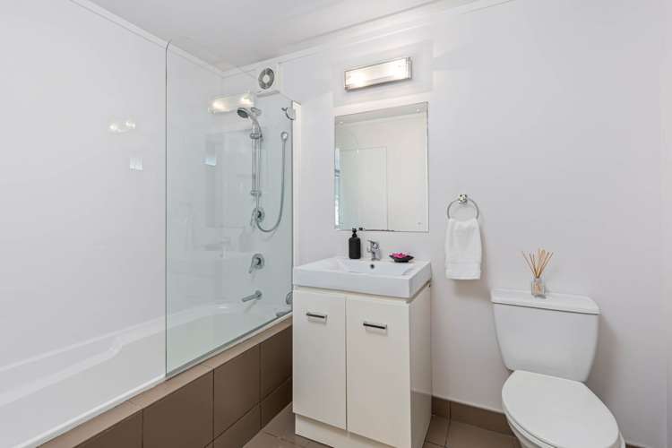 80a William Bayes Place Red Beach_11