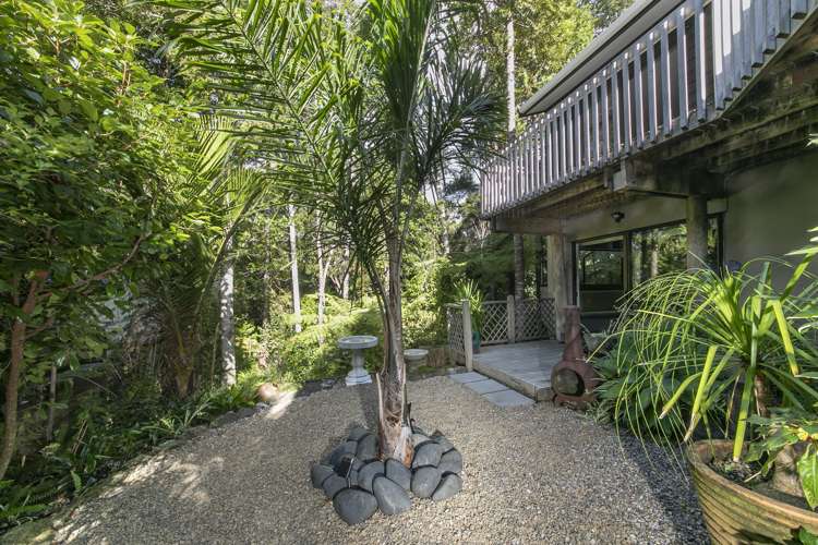 8 Kaurimu Rise Titirangi_17