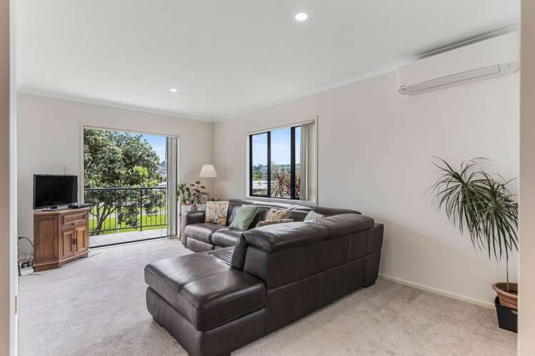 84 Fields Parade Oteha_3